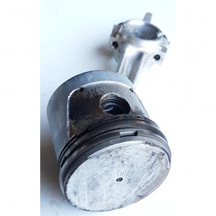 Piston Bielle W9 Bernard Moteurs  La bielle est donné car il faut la rectifier (rayures sur la porté)  Pièces d'occasions